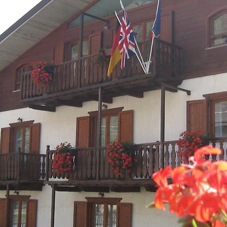 Hotel Villa Plinia Pragelato Exterior photo