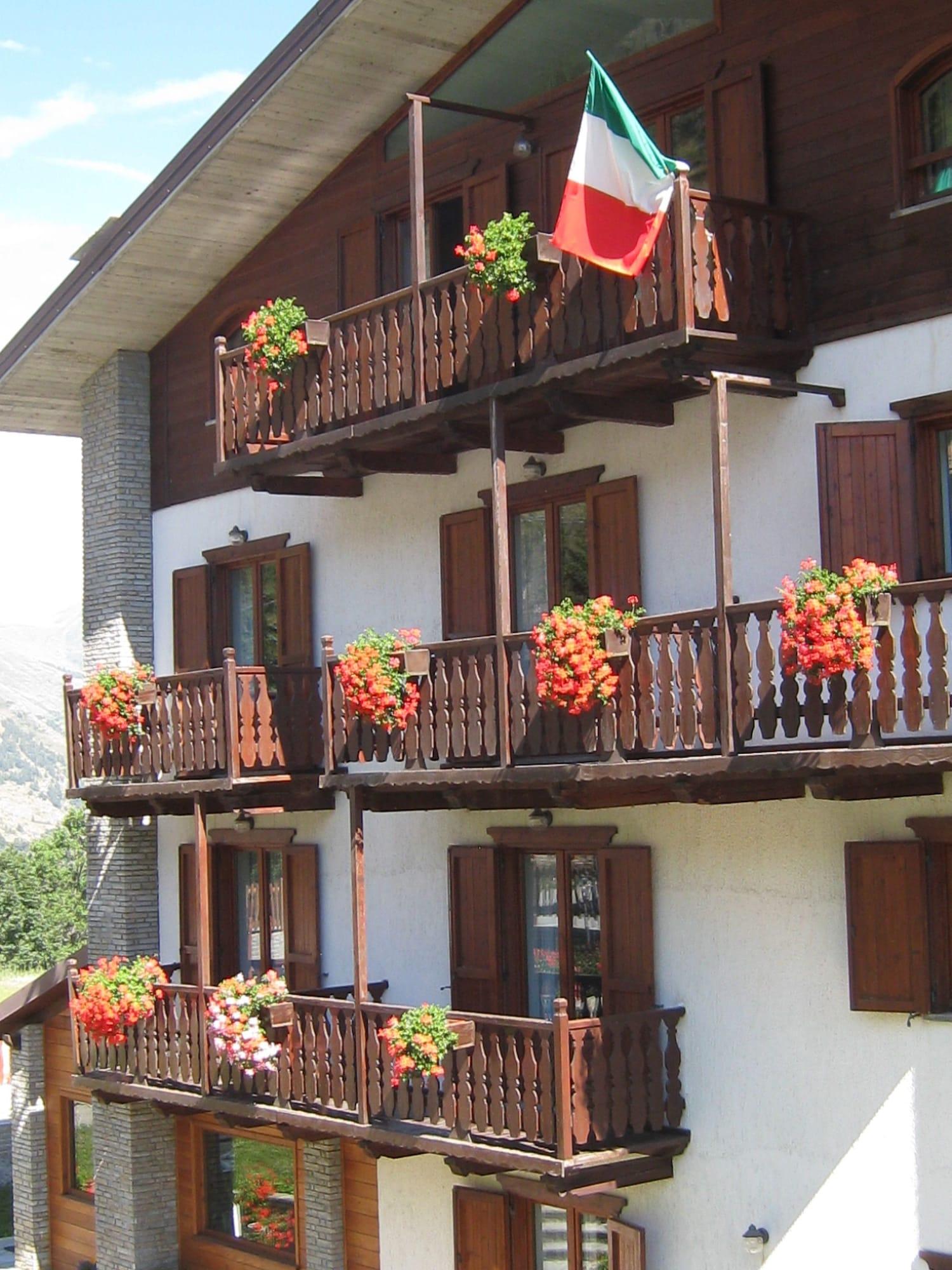 Hotel Villa Plinia Pragelato Exterior photo