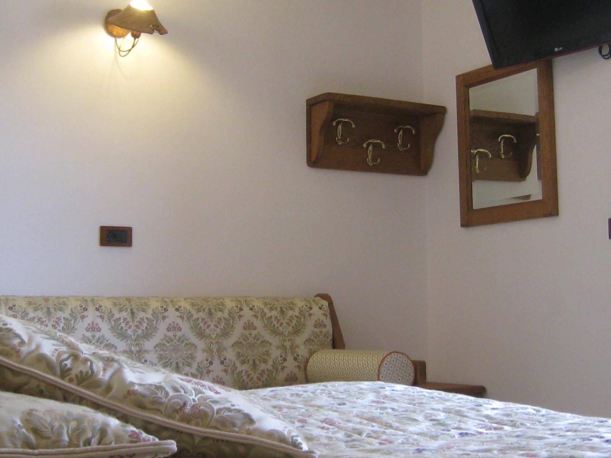 Hotel Villa Plinia Pragelato Exterior photo