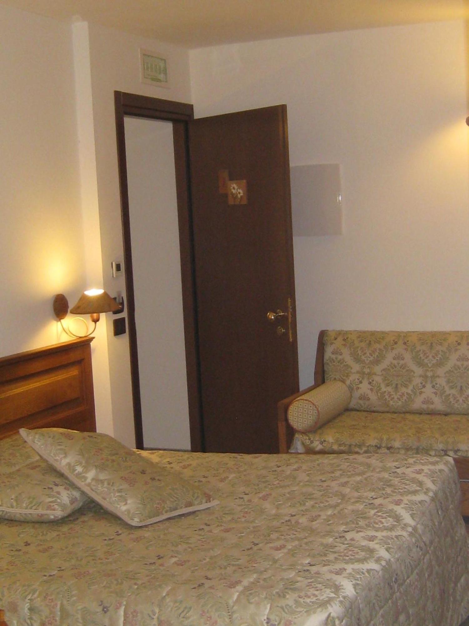 Hotel Villa Plinia Pragelato Exterior photo